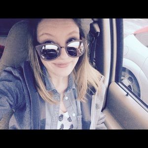 Meet your Posher, Hailli